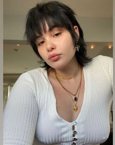 Laurie Heaps on Instagram: “@barbieferreira ✂️ ✂️✂️ I think a lot of women in 2020 are drawn to more androgynous looks and we are also seeing more women who want to go…” Style A Mullet, A Mullet Haircut, Rave Hair, Androgynous Look, Barbie Ferreira, Mullet Haircut, Affordable Plus Size Clothing, Dirty Blonde, Mullet Hairstyle