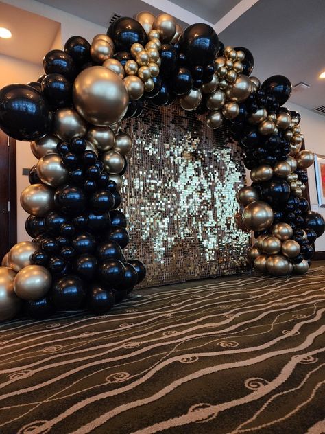 Gold backdrop, balloon arch, gold and black balloon arch, gold shimmer backdrop, party rental, and decoration Masquerade Ball Photo Backdrop, Black Golden Ballons Decoration, Black And Gold Balloons Background, Masquerade Party Balloon Decorations, Gatsby Balloon Arch, Masquerade Ball Balloon Arch, Black Prom Send Off Decorations, Black And Gold Birthday Theme Decoration, Black Balloon Arch Backdrop