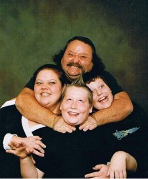 Akward Family Photos, Funny Family Portraits, Weird Family Photos, Awkward Family Pictures, Awkward Family Portraits, Bad Pictures, Funny Family Photos, Awkward Pictures, Fam Pics