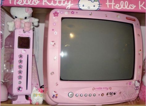 Hello kitty sanrio aesthetic cute Hello Kitty Merchandise, Backgrounds Girly, Retro Gadgets, 2000s Nostalgia, Trashy Y2k, Pink Hello Kitty, Box Tv, Hello Kitty Items, Hello Kitty Collection