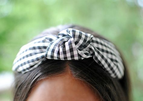 Knot Headband Pattern Free, Covered Headband Diy, Pattern For Knotted Headband, Homemade Headbands For Women, How To Make A Hair Band Fabric Headbands, Headbands Diy How To Make, Top Knot Headband Diy, How To Make A Knotted Headband, Diy Headbands For Women