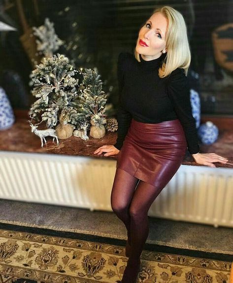 Maroon Leather Skirt Outfit, Debate Clothes, Maroon Skirt Outfit, Maroon Leather Skirt, Skirt With Tights Outfit, Goodwill Outfits, Skirt With Tights, Red Leather Skirt, Leather Clothes