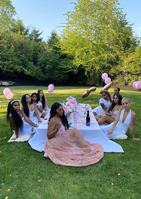 c h a n on Twitter: "black girls who brunch… " Birthday Dinner Outfit, Picnic Birthday Party, Girls Brunch, Birthday Goals, 21st Birthday Photoshoot, Picnic Birthday, Cute Birthday Outfits, 24th Birthday, Birthday Brunch