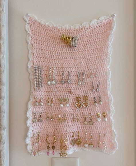 crochet jewelry holder 🩷 Room Decor Crafts Diy, Crochet Earring Holder, Crochet Jewelry Holder, Earring Holder Wall, Art Aesthetic Room Decor, Art Aesthetic Room, Room Decor Crafts, Crochet Jewlery, Crochet Fairy