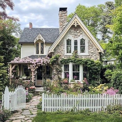 Cottage Style Curb Appeal, Cottage With Bay Window, White Cottage In The Woods, White House With Ivy, Cottage Inspiration Exterior, Queen Anne Cottage Exterior, Bay Window Front Porch, Houses With Bay Windows Exterior, Floral Cottage Exterior