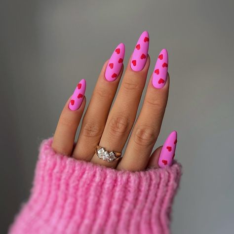 Pink Nails And Designs, Gel X Nail Designs Colorful, Bubble Gum Nails Design, Pink Fun Nail Designs, Pink Festival Nails, Pink Fun Nails, Nail Tip Ideas, Nail Design 2024, Neon Pink Nail Designs