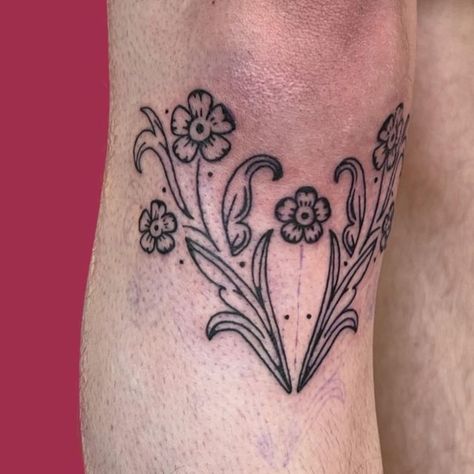 rachel on Instagram: "knee framing flash for luca 🥀 thank you! we decided to skip that stenciled center line to keep the piece more free-flowing, i’m so glad we did 🤩 edits: background (first pic) #contemporarytattoo #minneapolistattoo #illustrativetattoo #lineworktattoo" Two Knee Tattoo, Sticker Leg Sleeve Tattoos, Old School Shin Tattoo, Girly Traditional Tattoo Sleeve, V Shaped Tattoo Design, Botanical Knee Tattoo, Dainty Traditional Tattoos, 60s Tattoo Ideas, Flower In Frame Tattoo