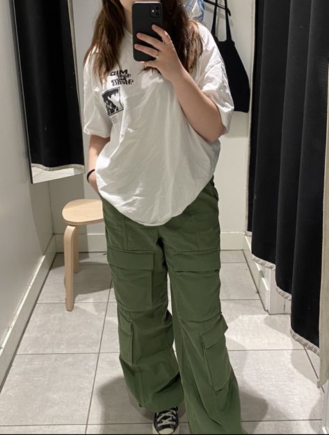 Uni Outfits, Casual Day Outfits, Pants Outfits, Quick Outfits, Classy Casual Outfits, Classy Casual, Fashion Hacks Clothes, Green Pants, Work Outfits Women