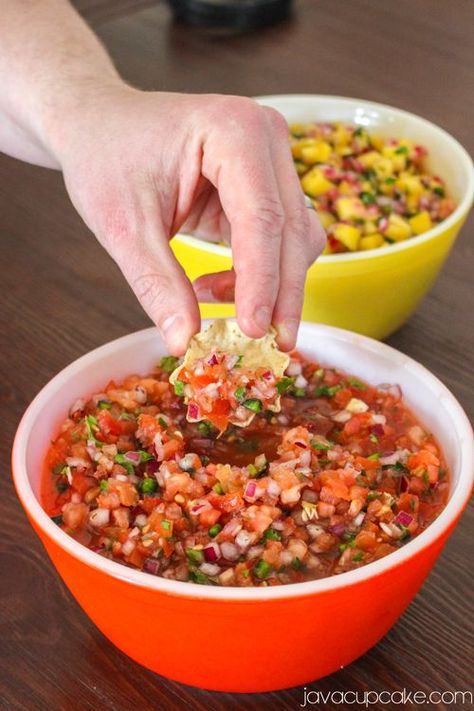 Salsa Recept, Filet Mignon Chorizo, Green Bell Pepper, Homemade Salsa, Salsa Recipe, Chopped Tomatoes, Fresh Tomatoes, Mexican Dishes, Bell Pepper