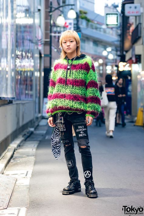 Punk Inspired Fashion, Wide Knit Sweater, Japanese College, Sweater Street Style, Pretty Jeans, Japanese Punk, Punk Street Style, Harajuku Punk, Loose Knit Sweater