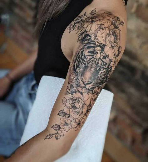 Lion And Lotus Flower Tattoo, Lion Arm Tattoo Women, Tigress Tattoo, Unique Animal Tattoos, Voll Arm-tattoos, Animal Tattoos For Women, Tiger Tattoo Sleeve, Tiger Tattoos, Jaguar Tattoo