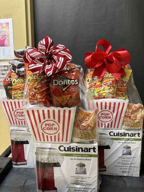 Food Birthday Gifts, Christmas Party Raffle Prizes, Christmas Raffle Basket, Meal Kit Gift Basket, Fundraiser Raffle Basket Ideas, Wedding Social Prizes, Christmas Raffle Ideas, Christmas Candy Basket Ideas, Color Themed Gift Baskets Red