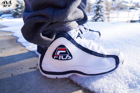 Fila Grant Hill '96 Fila Grant Hill, Most Comfortable Sneakers, Grant Hill, Hype Shoes, Hip Hop Outfits, Adidas Outfit, Hot Shoes, Sneakers Men Fashion, Pretty Shoes