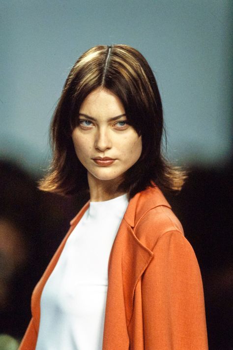 Calvin Klein Collection Spring 1996 Ready-to-Wear Accessories Photos - Vogue Female Icons, Shalom Harlow, Models 90s, Moon Wallpaper, 90s Model, Image Swag, 90s Supermodels, 90s Models, Evolution Of Fashion