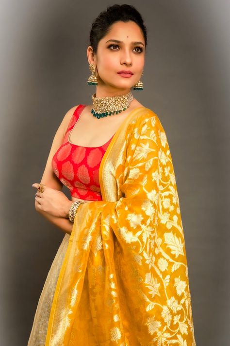 Dress For Indian Wedding, Manubhai Jewellers, Ankita Lokhande, Gold Lehenga, Saree Hairstyles, Lehenga Dupatta, Indian Sari Dress, Sushant Singh Rajput, Indian Outfits Lehenga