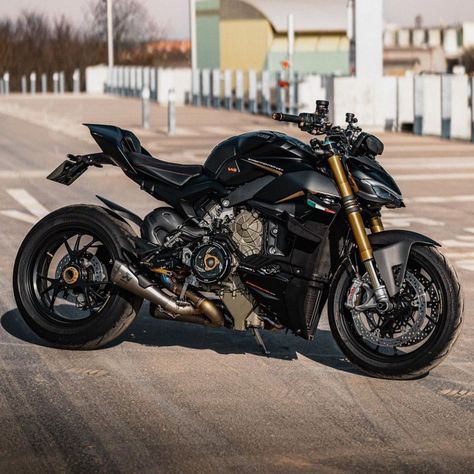 Ducati Street Fighter V4, Men On Motorcycles, Ducati Black, Black Ducati, Ducati V4s, Ducati Streetfighter V4s, Ducati Bike, Ducati Streetfighter V4, Ducati Motorbike