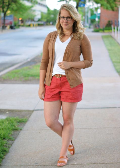 Coral Shorts Outfit, Red Shorts Outfit, Tan Accessories, Modest Summer Fashion, Coral Shorts, Summer Shorts Outfits, Girls In Mini Skirts, Day Fashion, Pretty Shirts