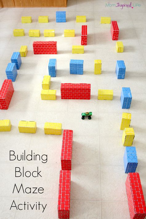 Building block maze activity. A fun STEM activity that develops problem solving and critical thinking skills. Simple Science Activities, Maze Activity, Fun Stem Activities, Blocks Preschool, Preschool Stem, Area Activities, Critical Thinking Activities, Block Area, Simple Science