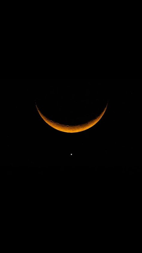 Moon And Venus Aesthetic, Moon And Venus Wallpaper, Half Moon Aesthetic Wallpaper, Venus Wallpaper Aesthetic, Venus Aesthetic Wallpaper, Gemini Moon Aesthetic, Moon And Venus Conjunction, Crescent Moon Aesthetic, Magnet Aesthetic