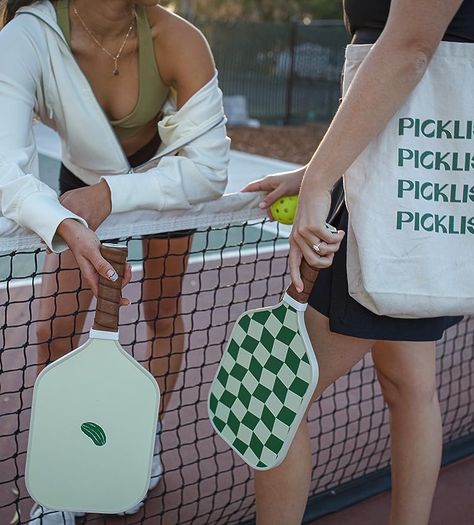 Ball Aesthetic, Sports Aesthetic, Tennis Fashion, Tennis Clubs, Pickleball Paddles, Sporty And Rich, Sports Photography, Summer Photos, Paddles