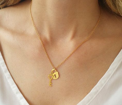 Elegant Two Keys Necklace For Gift, Gold Pendant Jewelry With Keys, Gold Heart Necklace With Two Keys, Gold Lock And Key Necklace, Heart-shaped Necklace With Two Keys For Gift, Xo Necklace, Key Charm Necklace, Floating Diamond Necklace, Simple Hoop Earrings