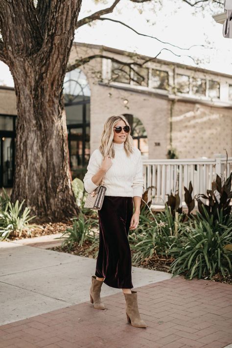 Velvet Culottes Outfit, Black Velvet Pencil Skirt Outfit, Black Velvet Skirt Outfit Winter, Velvet Pencil Skirt Outfit, Velour Skirt Outfit, Velvet Skirt Outfit Ideas, Velvet Midi Skirt Outfit, Velvet Skirt Outfit Winter, Black Velvet Skirt Outfit