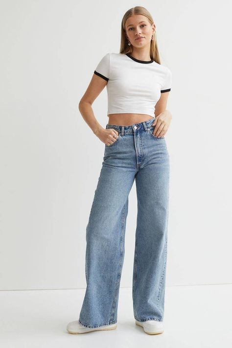 The 22 Best High-Rise Wide-Leg Jeans | Who What Wear UK Jean Claro, Style Wide Leg Jeans, High Rise Wide Leg Jeans, Jean Trends, Denim Trends, Wide Jeans, Fashion People, Jeans Outfit, High Rise Denim