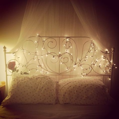 13 ways to use fairy lights to make your home look magical Fairy Lights Ikea, Fairy Lights On Wall, Romantic Bedroom Lighting, Fairy Lights Room, Bedroom Decor Lights, Headboard With Lights, Fairy Lights Bedroom, Revere Pewter, Romantic Bedroom