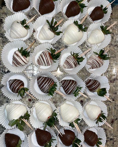 Chocolate Covered Strawberries Brown And White Chocolate Covered Strawberries, Chocolate Covered Strawberries Bachelorette Party, White And Milk Chocolate Strawberries, Engagement Chocolate Strawberries, Chocolate Covered Strawberries Table, Fancy Dipped Strawberries, Chocolate Covered Strawberries Engagement Party, Simple Chocolate Strawberries, Chocolate Covered Wedding Treats