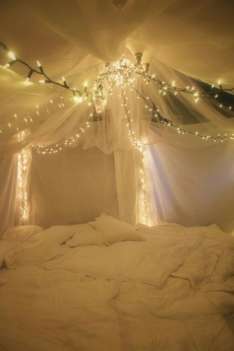 Sleepover Room, Trendy Apartment, Blanket Fort, Fun Sleepover Ideas, Apartment Decorating, Room Inspiration Bedroom, Room Ideas Bedroom, Dream Rooms, Apartment Living Room