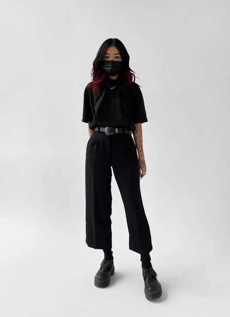 Platform Doc Marten Oxford Outfit, Doc Martens Oxfords Outfit Winter, Womens Outfits With Doc Martens, Dr Martens 1461 Outfit Women Summer, Business Casual Outfits For Women Doc Martens, Doc Martens Outfit Goth, Dr Martens Lazy Oaf, Goth Doc Martens Outfit, Doc Marten Bethan Outfit