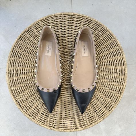 Genuine Valentino Rockstud flats.

Matte black, beige Trim and Gold hardware. Excellent condition. Size 37. No box.