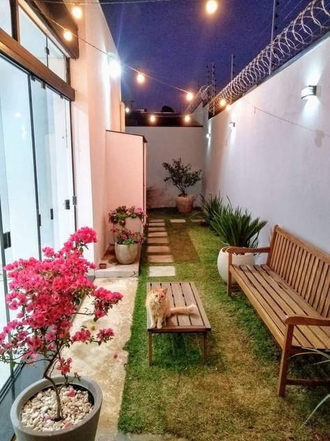 Klein Balkon Decor, Small Courtyard, Terrace Garden Design, Casa Country, Small Backyard Gardens, Casa Vintage, Small Balcony Decor, Home Garden Design, Patio Interior