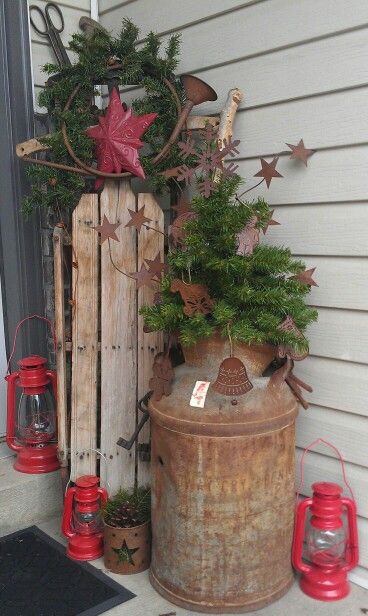 Metal Milk Jug Ideas, Front Porch Fall Decor Ideas, Christmas Sled Decoration, Fall Porch Ideas, Porch Fall Decor, Primitive Christmas Decorating, Outside Christmas Decorations, Cabin Christmas, Country Christmas Decorations