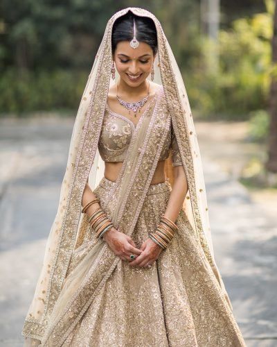 30 Exciting Indian Wedding Dresses That You'll Love Wedding Dress Mermaid Lace, Orang India, Indian Wedding Outfit, Gaun Fashion, Pakistani Wedding Dress, Ghagra Choli, Indian Bridal Outfits, Indian Dress, Summer Wedding Dress