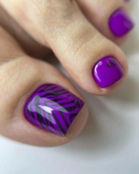 2024 Summer Toe Nail Color Trends: Elegant Designs for Dark, Light, Tan, and Pale Skin Nail Learning, Pedicure Trends, Purple Pedicure, Purple Toe Nails, Perfect Pedicure, Purple Toes, Pedicure Ideas, Gel Toe Nails, Pretty Nail Polish