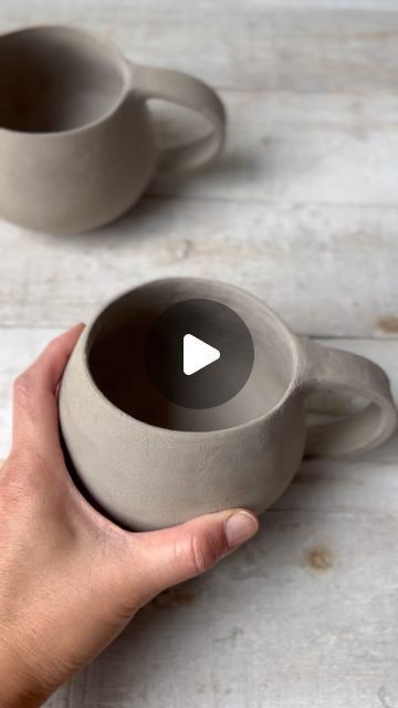 pinched_potterySeptember 6, 2022 on : "Slab built 12oz mug in speckle - full making videos are saved on story highlights ✨ . . . . . #handbuilt #ceramics #pinching #pinched #...". Pinched Pottery, Handbuilt Ceramics, Ceramic Pinch Pots, Rustic Dinnerware, Dinnerware Pottery, Ceramics Pottery Mugs, Slab Ceramics, Beginner Pottery, Pottery Videos