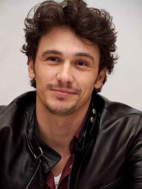 Actors in their 40s Across the Globe Franco Brothers, Top Haircuts For Men, Dave Franco, Actor James, James Franco, Actor Picture, Actrices Hollywood, American Actors, Celebrities Male