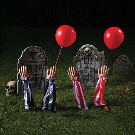 Simple Outdoor Halloween Decor, Clowns Halloween Decorations, Porche Halloween, Halloween Gravestones, Haunted Carnival, Creepy Carnival, Halloween Circus, Halloween Diy Outdoor, Carnival Decorations