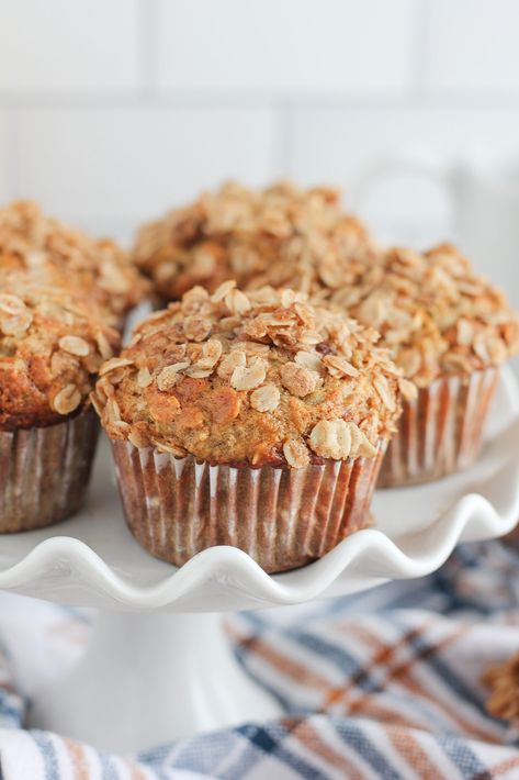 Easy And Delicious Banana Oatmeal Muffins - Baking with Blondie Apple Crumble Muffins, Baking With Blondie, Crumb Cake Muffins, Crumble Muffins, Banana Oatmeal Muffins, Cinnamon Oatmeal, Oatmeal Muffins, Healthier Recipes, Banana Oatmeal