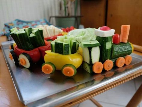 Decorações Com Comidas, Food Art For Kids, Creative Food Art, Vegetable Carving, Food Carving, Easy Food Art, Veggie Tray, Shower Food, Fancy Food