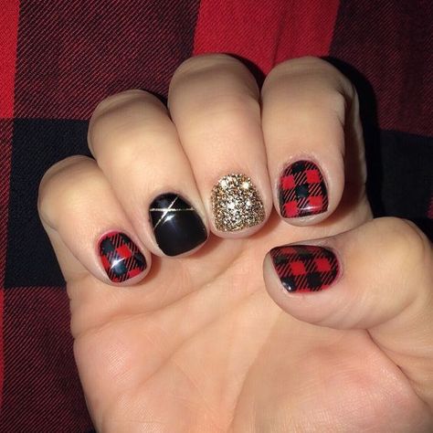 Christmas Nail Art Easy, Plaid Nails, 17 December, Christmas Nails Easy, Christmas Nail Art Designs, Christmas Nails Acrylic, Color Street Nails, Fancy Nails, Buffalo Check