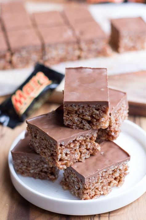 Marsbar Slice Recipes, Marsbar Slice, Mars Bar Rice Krispie Squares, Mars Bar Slice, Mars Bars, No Bake Slices, Bake Sweets, Rice Bubbles, Slice Recipe