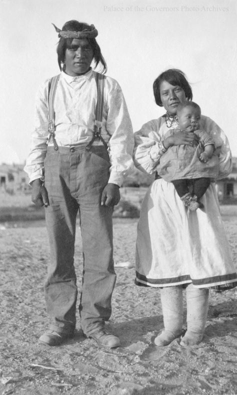 (99+) #native american su Tumblr Native Couple, Native American Children, Native American Photos, Indian Tribes, American Children, Native American Peoples, Native American Heritage, Christmas Catalogs, American Girls