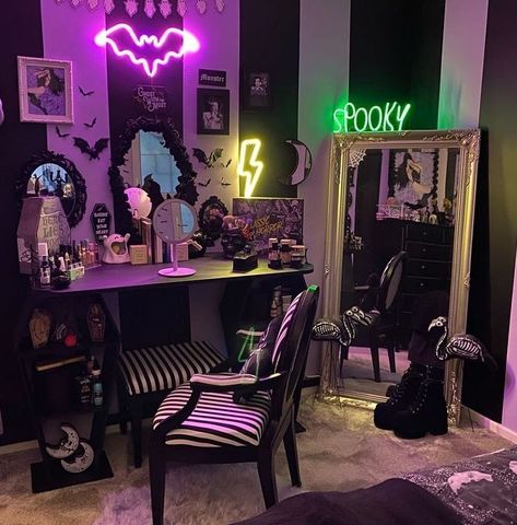 Goth Fairy Room Aesthetic, Lovecraftian Home Decor, Goth Beauty Room, Yallternative Bedroom, Wednesday Addams Bedroom Ideas, Emo House Decor, Tim Burton Room Ideas, Edgy Room Ideas Bedrooms, Edgy Salon