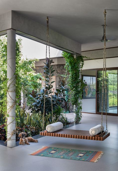 A farmhouse in Ahmedabad puts a modern twist on ‘Pol’ architecture | Architectural Digest India Indian Houses, India Home Decor, Indian Home Design, Indian Home Interior, Kerala Houses, Indian Homes, House Outside Design, Village House Design, Design Exterior