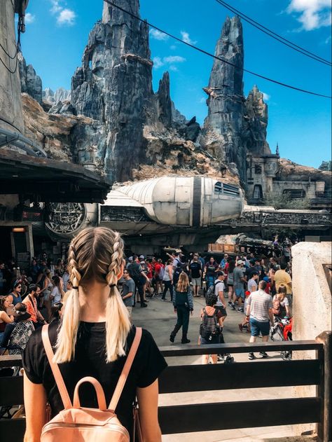 Ronto Wrap, Disney World Photo Ideas, Star Wars Land, Disney Poses, Green Milk, Disneyland Photos, Disney Photo Ideas, Disney World Pictures, Disney's Hollywood Studios