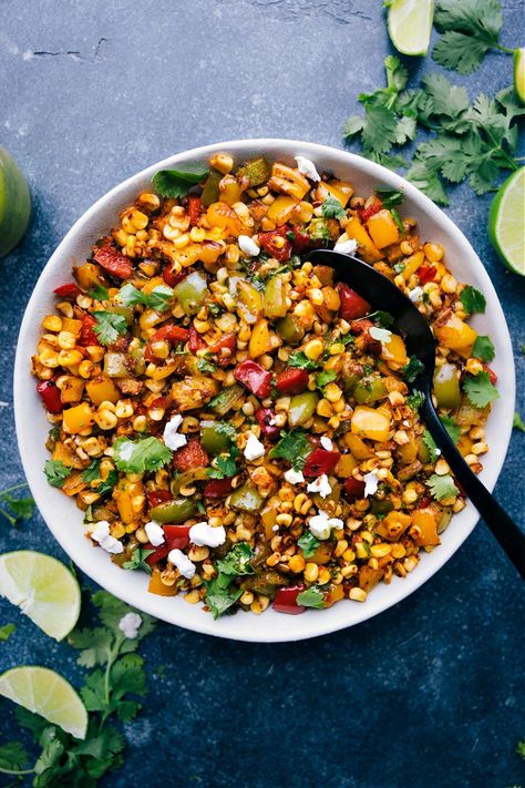 Sweetcorn Salad, Roasted Corn Salad, Healthy Corn, Bell Pepper Salad, Winter Salad Recipes, Hot Corn, Chelsea's Messy Apron, Corn Salad Recipes, Sweet Peppers