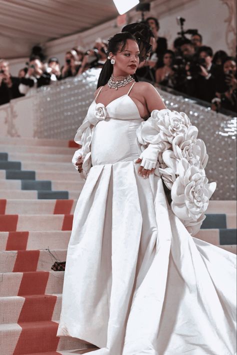 Rihanna In White, Bardot Reincarnate, Stylish Pregnancy, Maternity Photo Outfits, Rihanna Photos, Shower Inspiration, Red Carpets, Rihanna Fenty, Stylish Maternity