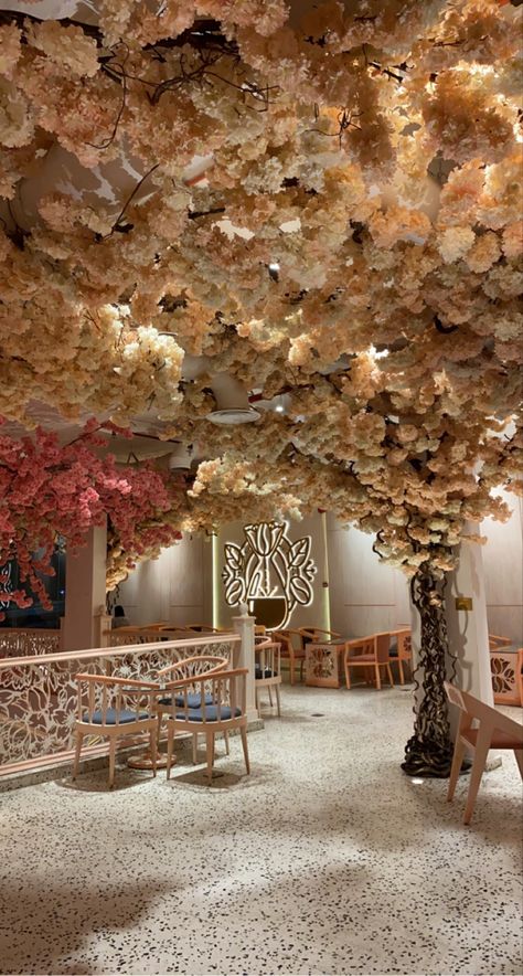 Floral Wall Restaurant, Cafe Design Inspiration, Small Restaurant Design, Restaurant Design Inspiration, Flower Cafe, Flower Shop Design, Pink Cafe, Kitchen Redesign, Interior Design Presentation